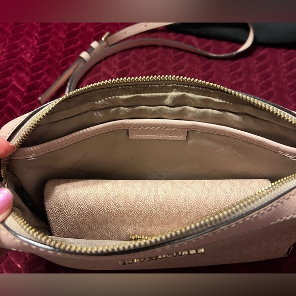 UC Michael Kors Light Blush Crossbody and Wallet 2-piece Set - Picture 12 of 12